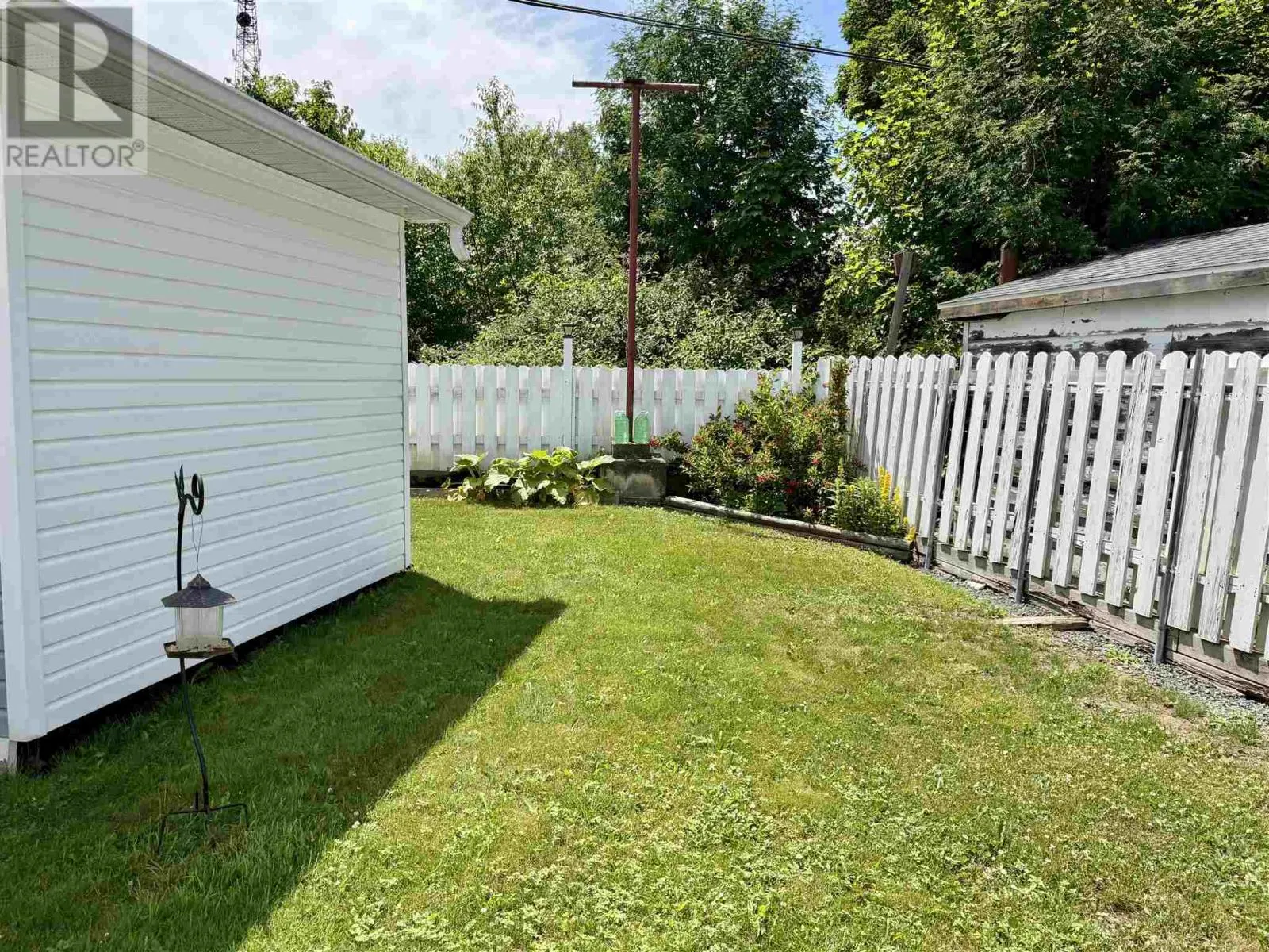 69 Hutchison AVE