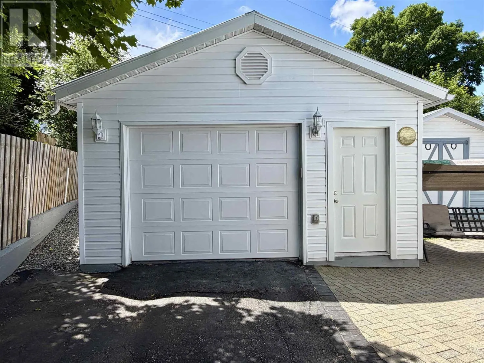 69 Hutchison AVE