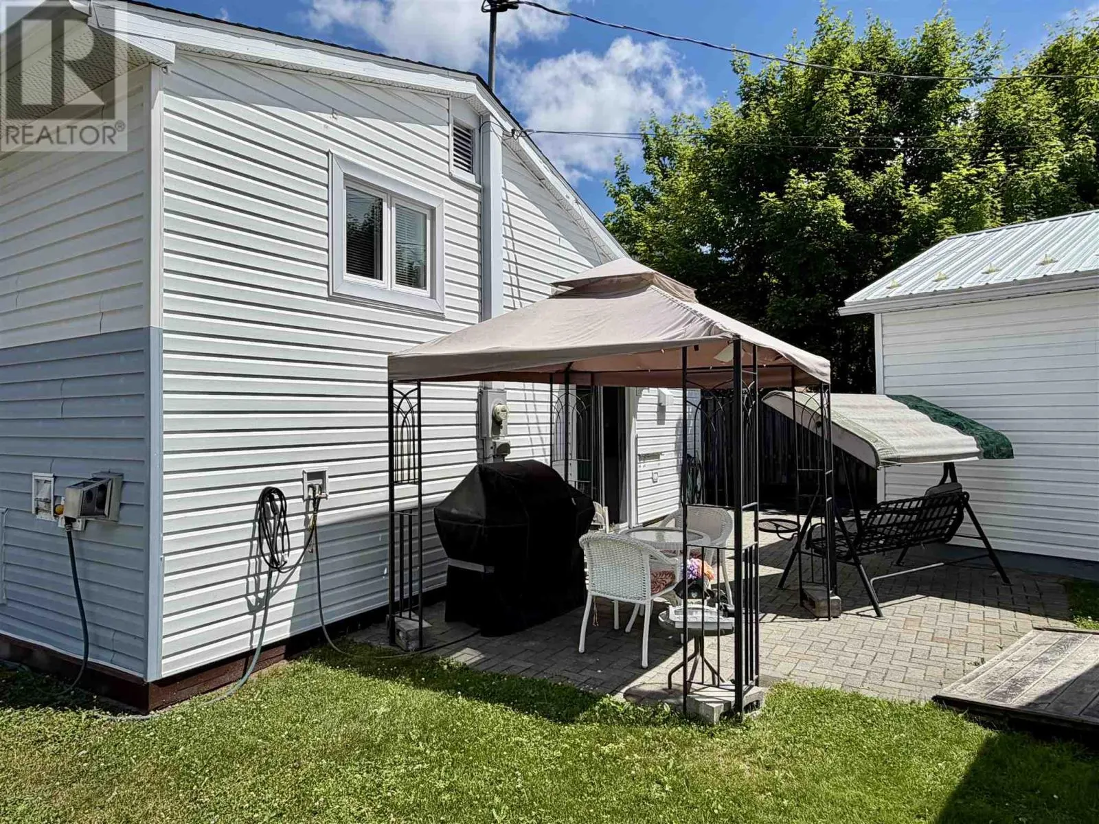 69 Hutchison AVE
