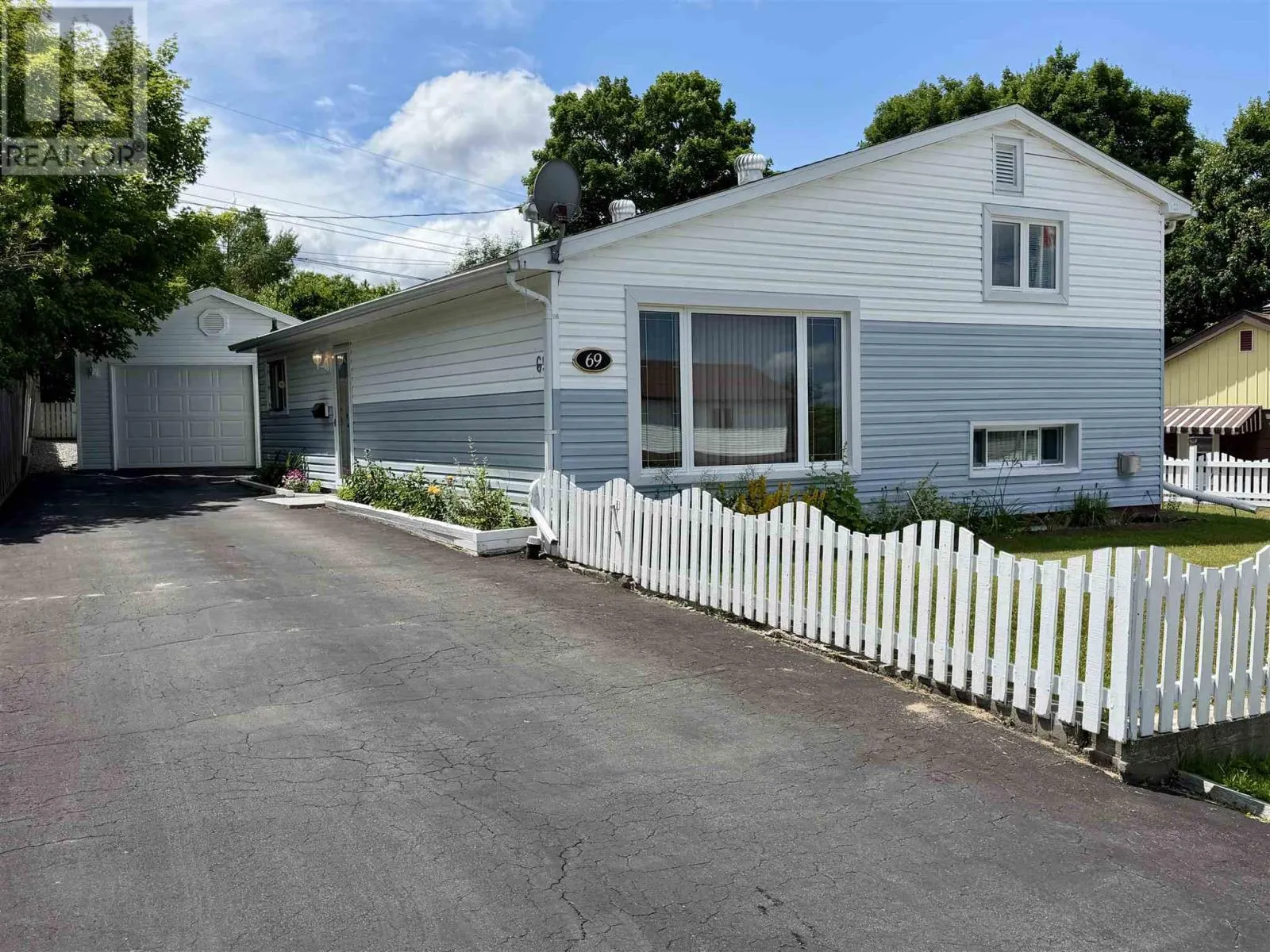 69 Hutchison AVE