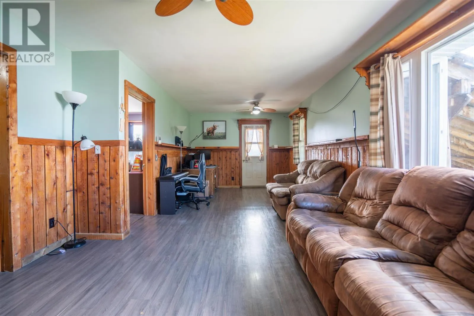 833 Highway 552 E