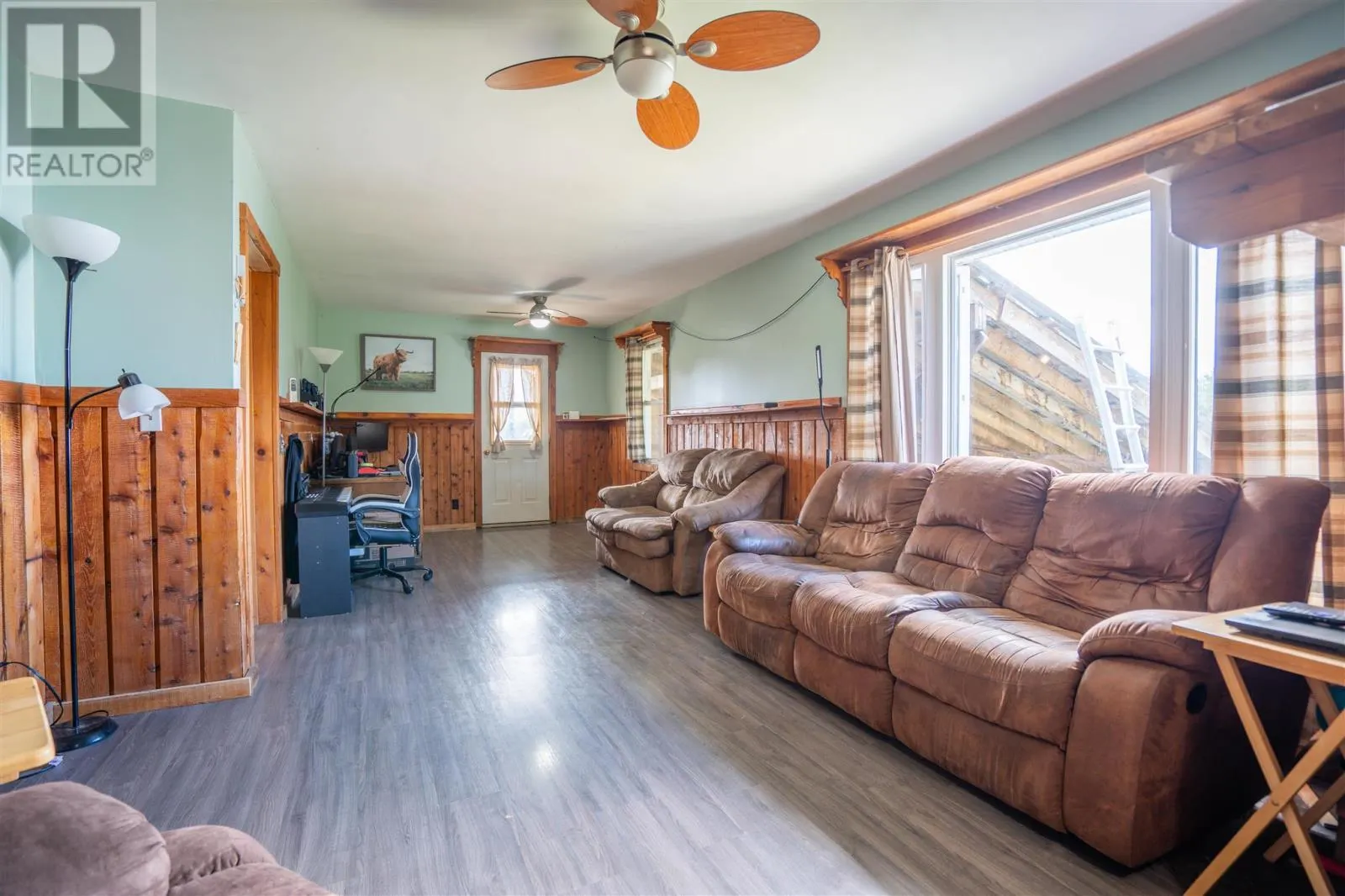 833 Highway 552 E