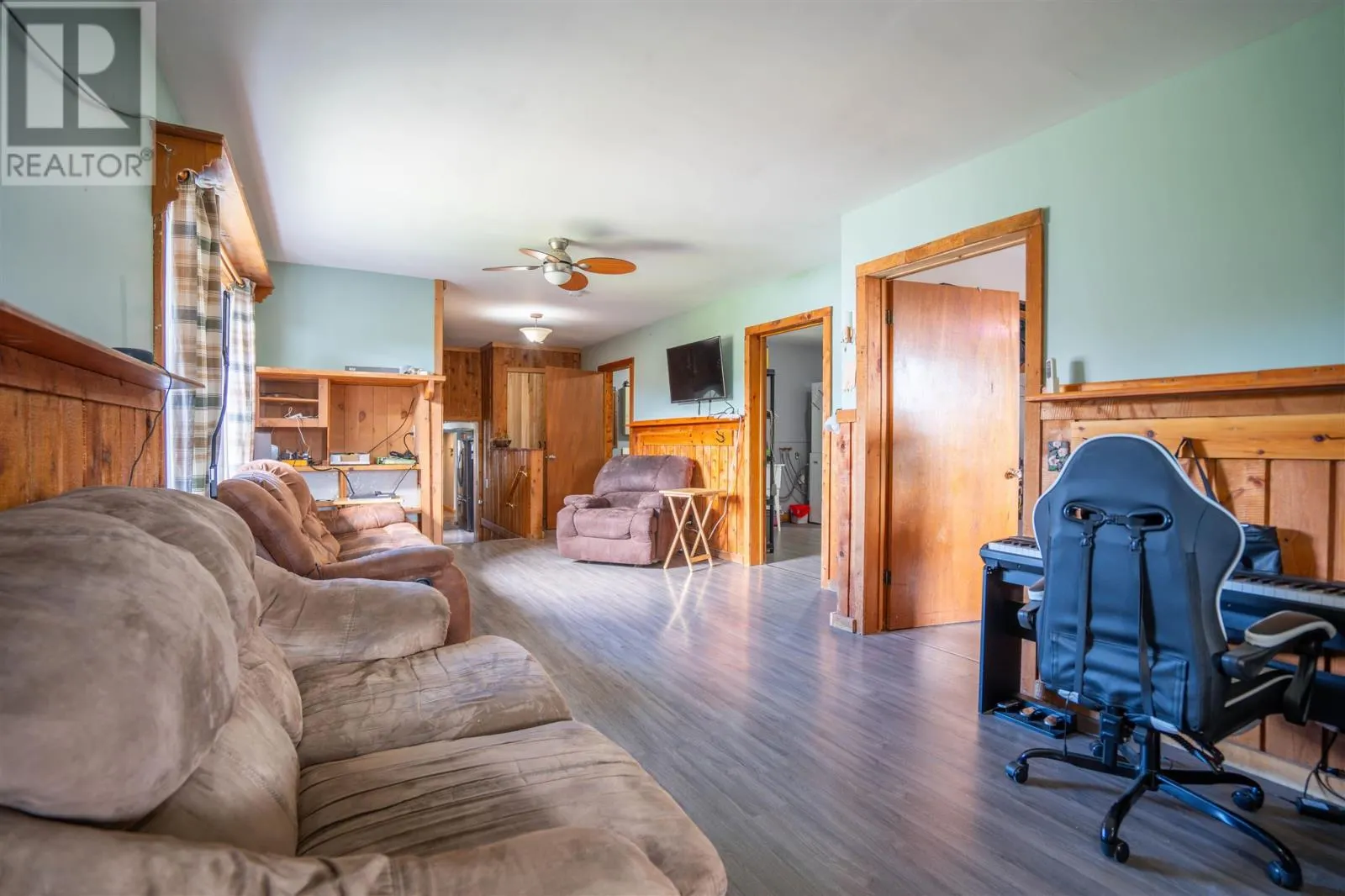 833 Highway 552 E
