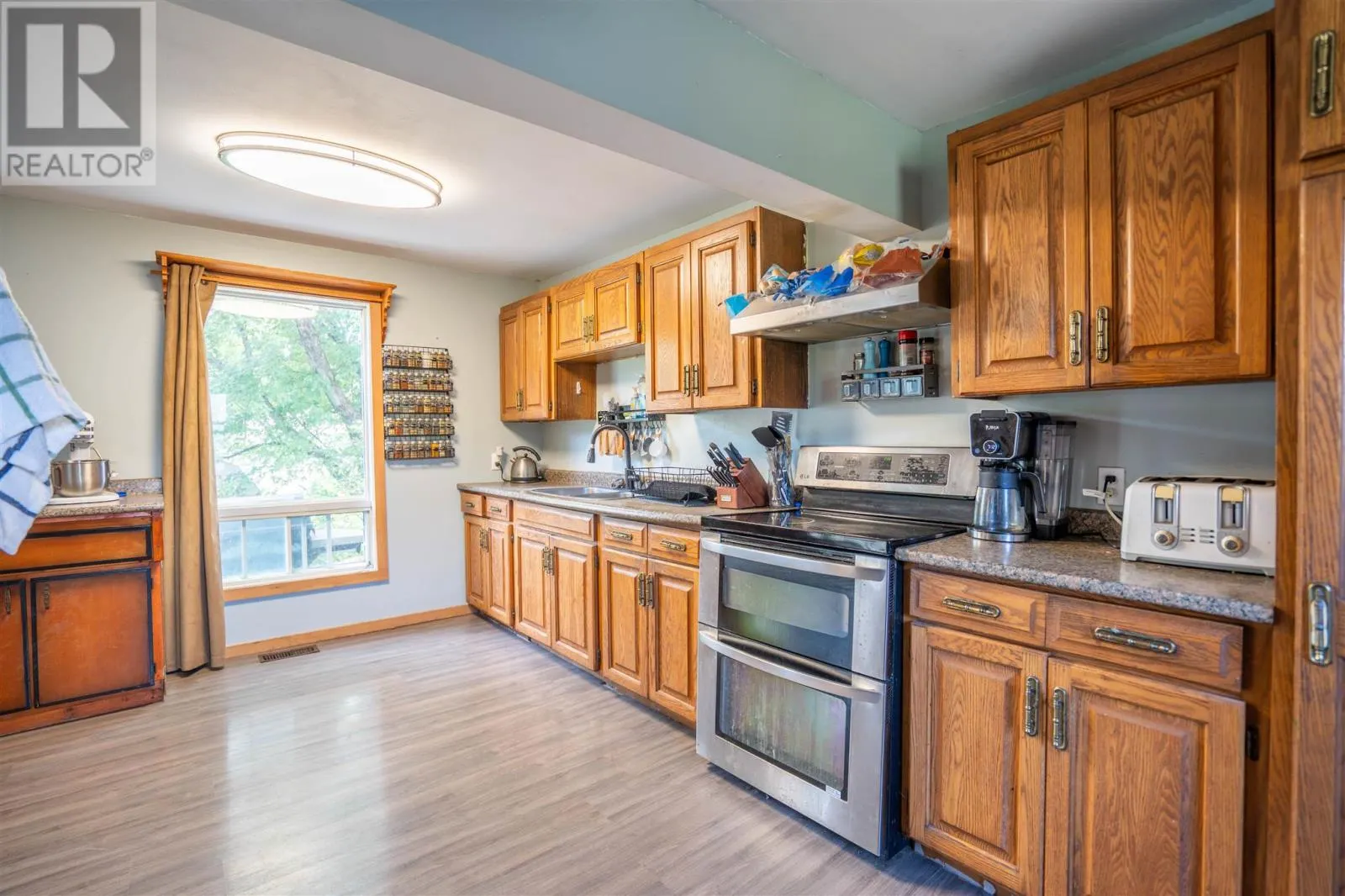 833 Highway 552 E