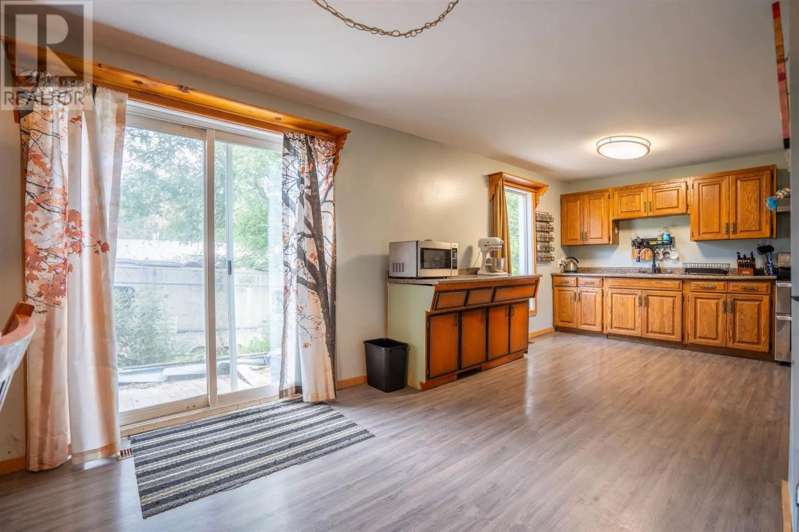 833 Highway 552 E
