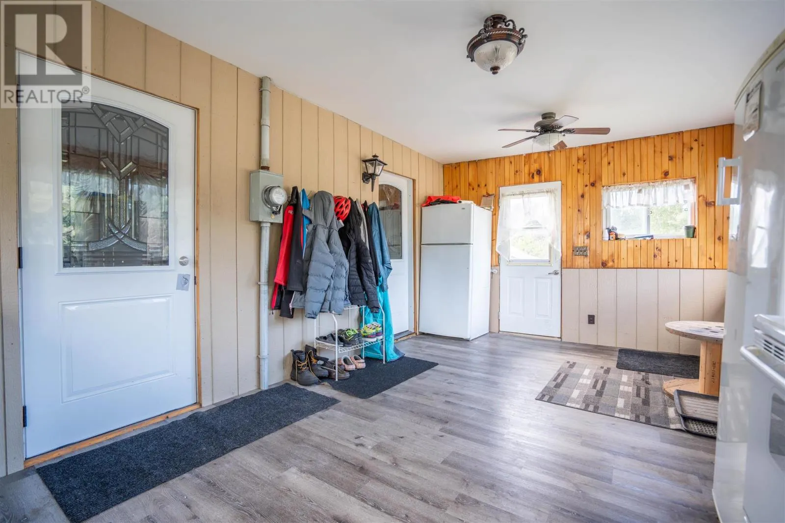 833 Highway 552 E