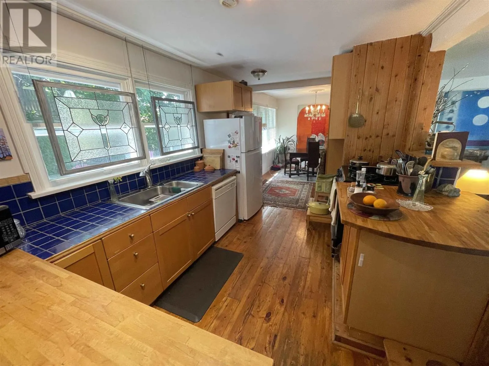 73 Hutchison AVE