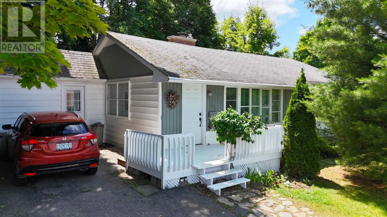 73 Hutchison AVE