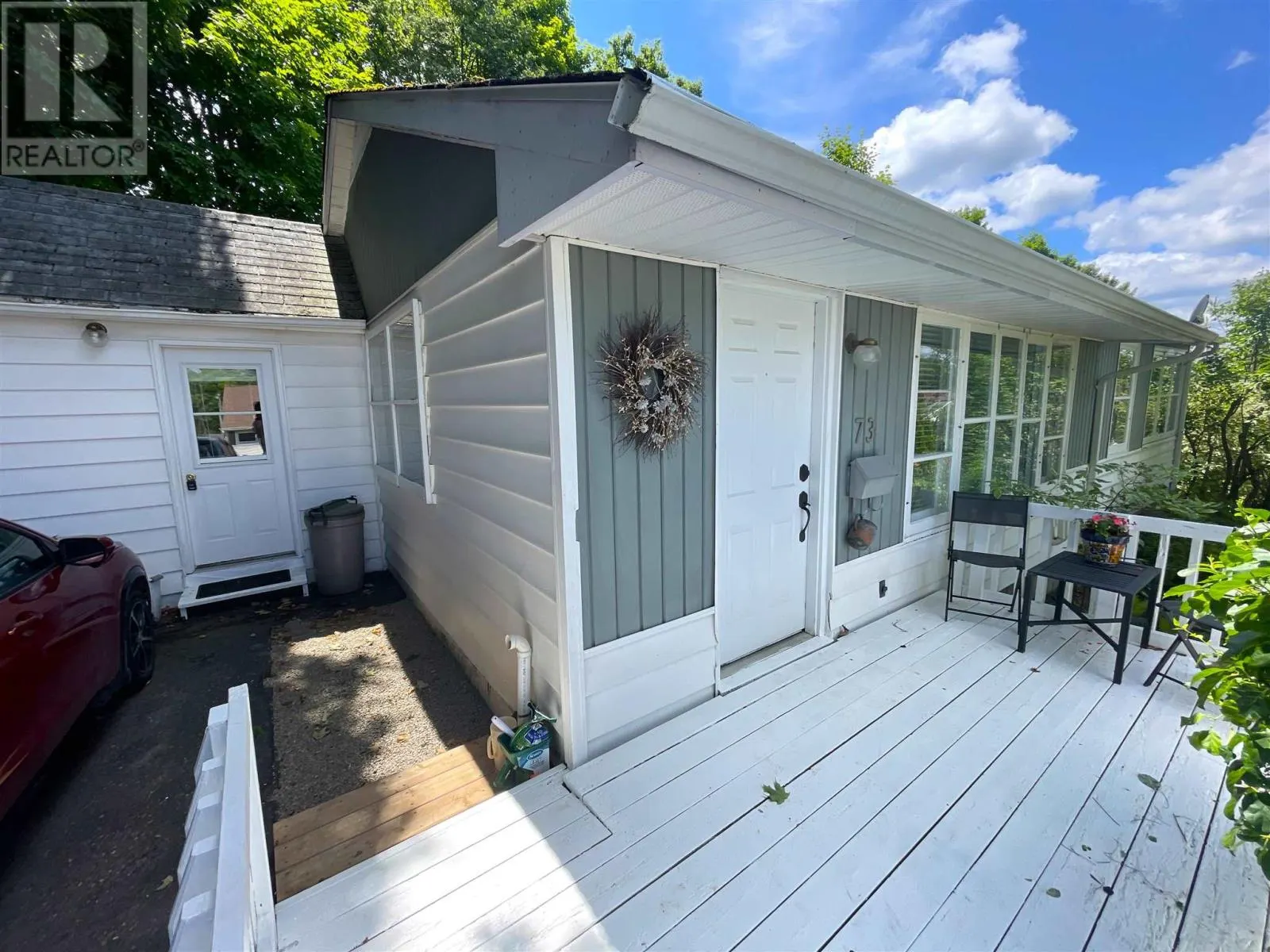 73 Hutchison AVE