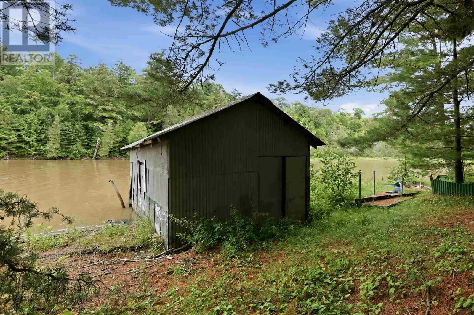 264 Whispering Pines DR