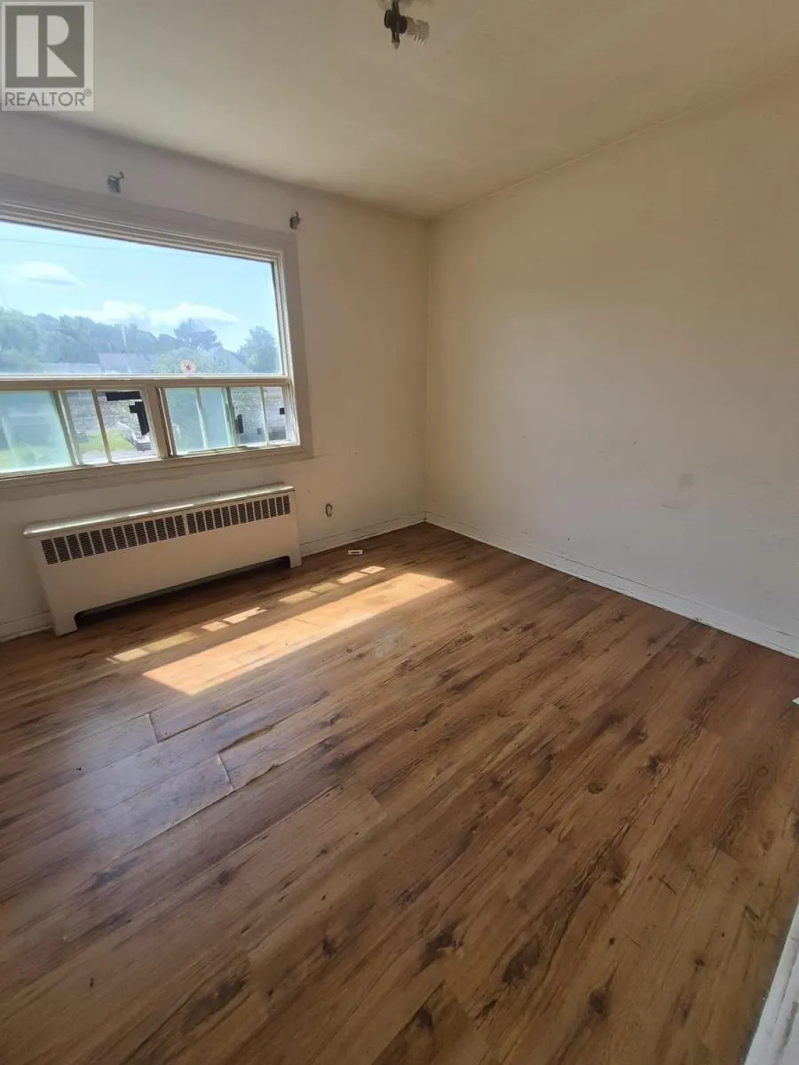 9-102 Hutchison AVE