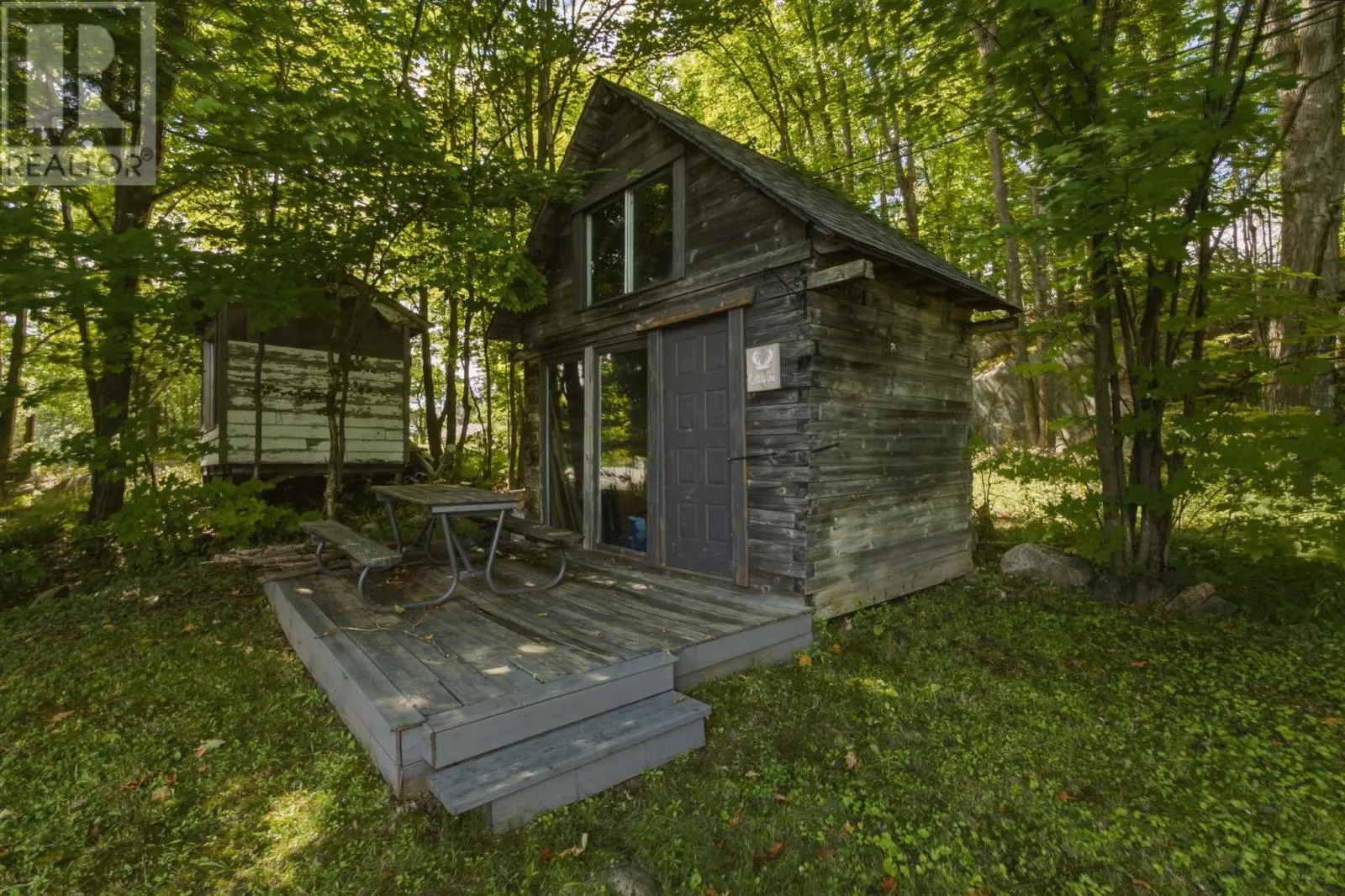 44 Axmith AVE