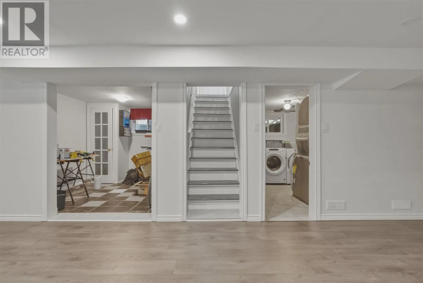 44 Axmith AVE