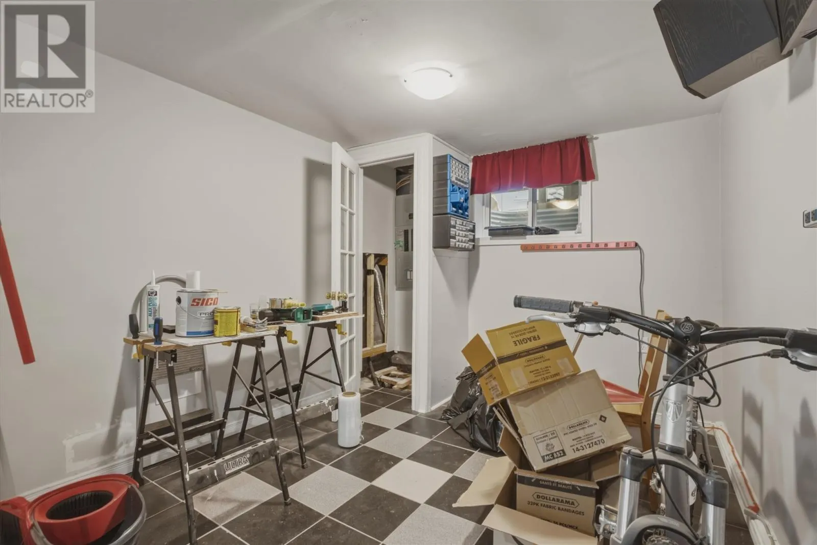 44 Axmith AVE