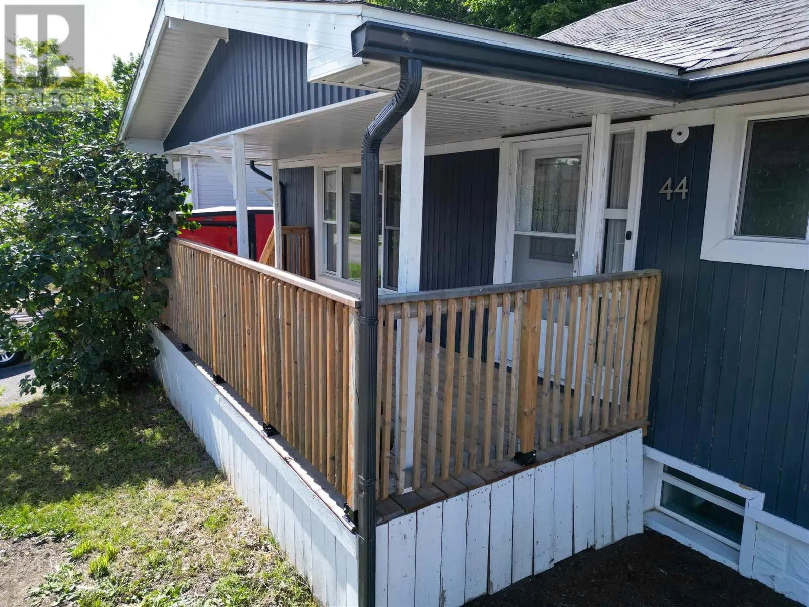 44 Axmith AVE