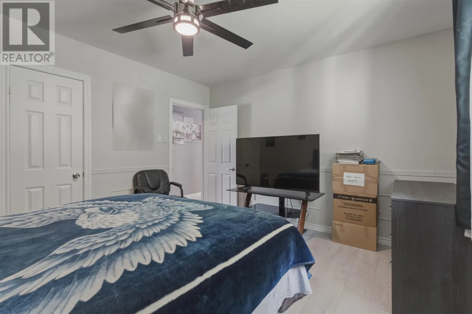 44 Axmith AVE
