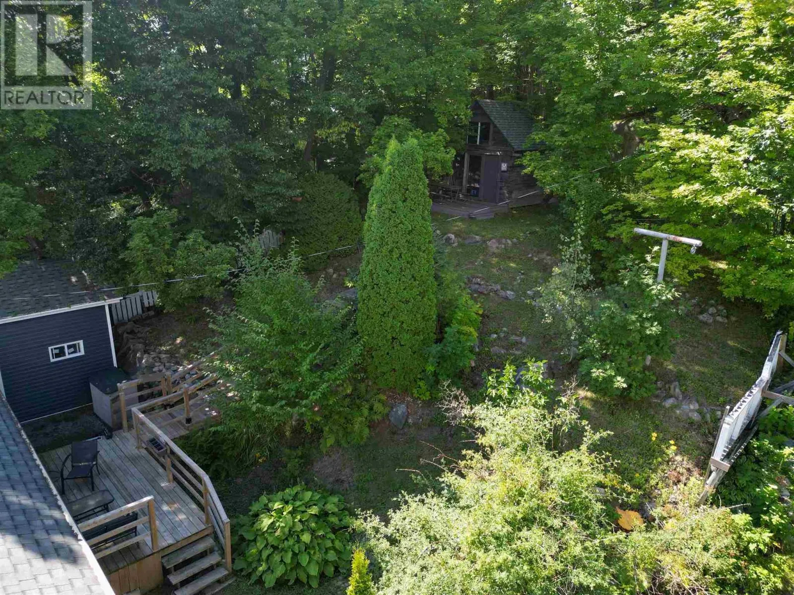 44 Axmith AVE