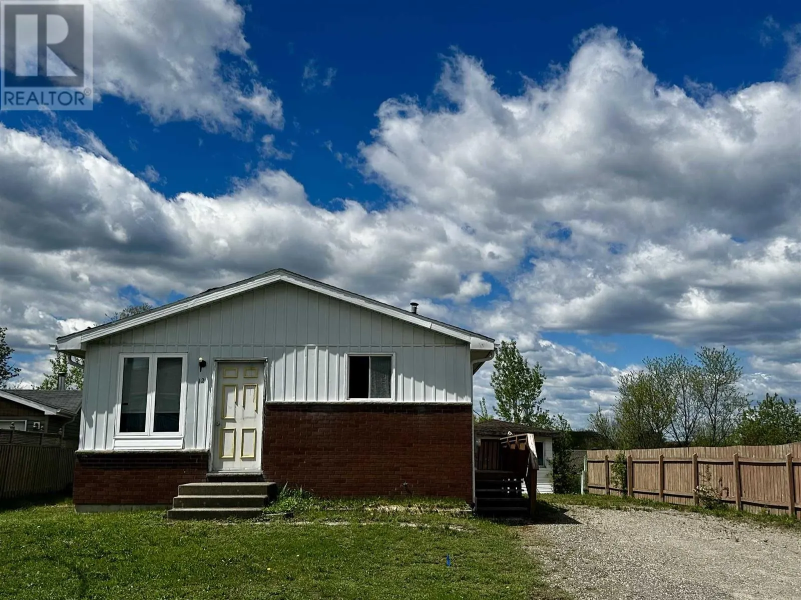 12 LAUZON CRES