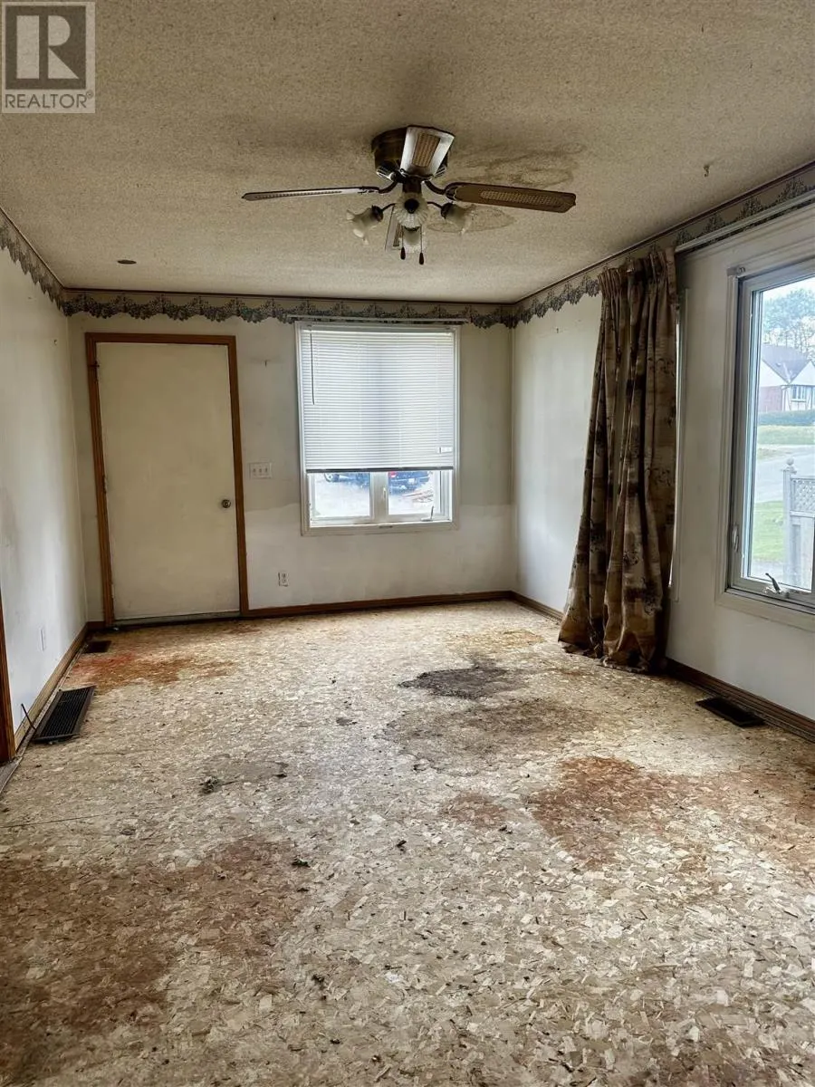 12 LAUZON CRES