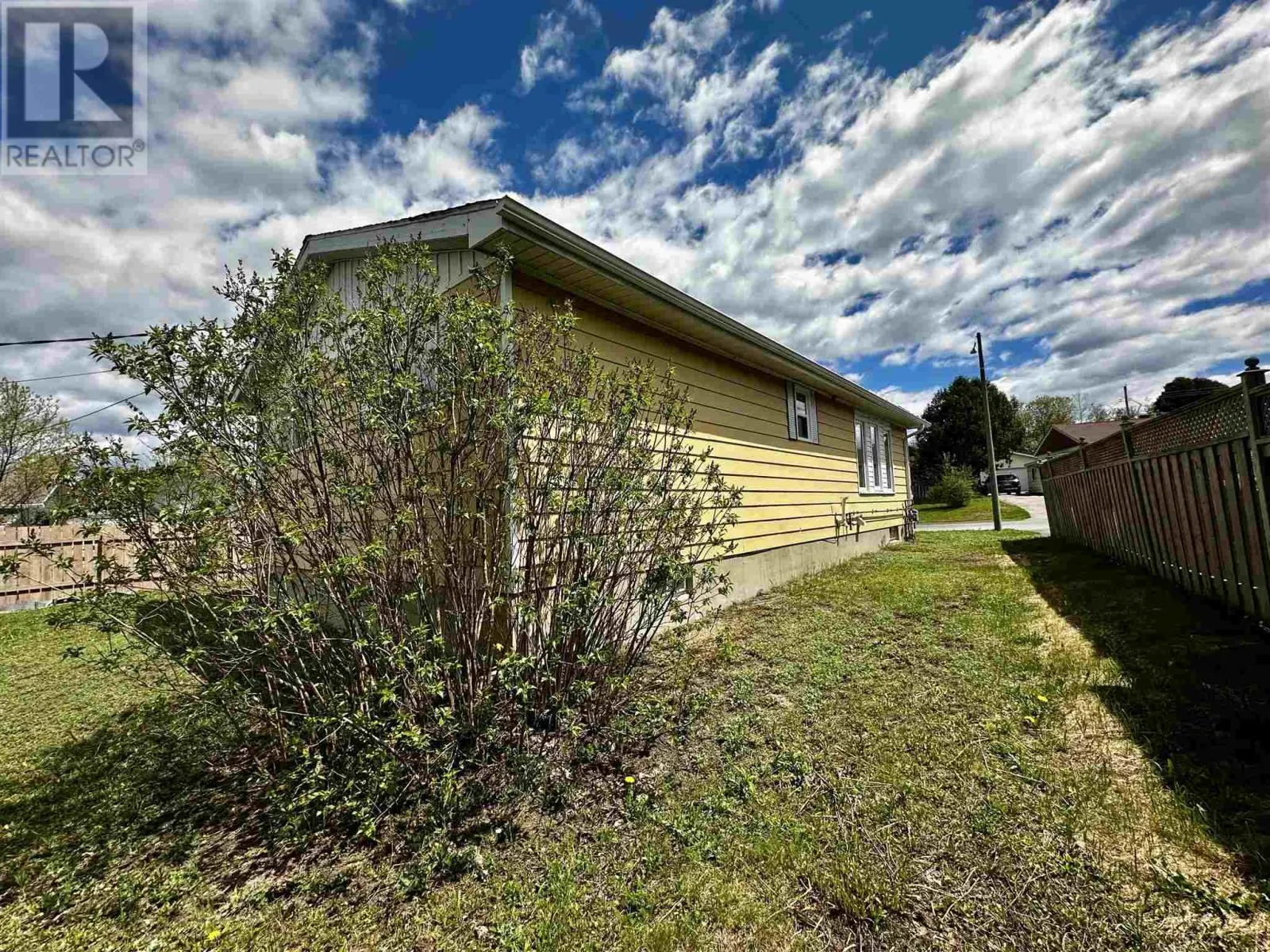 12 LAUZON CRES