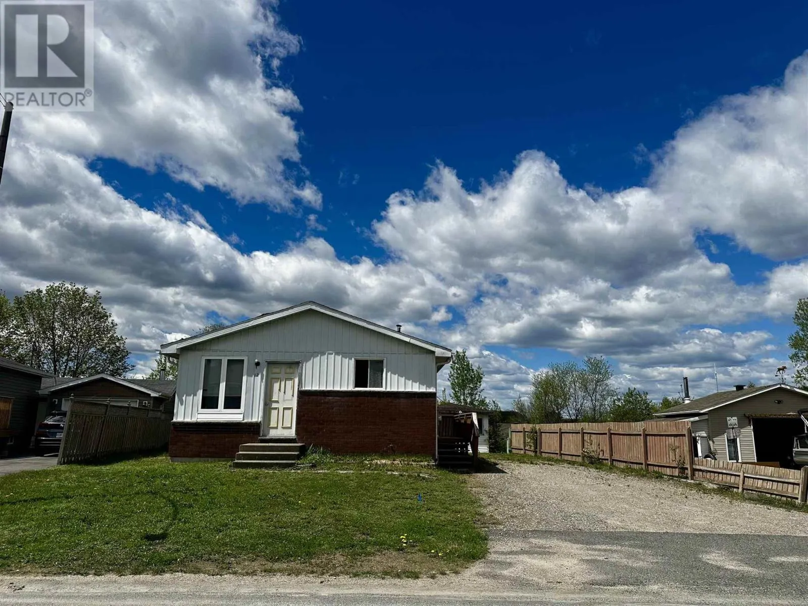 12 LAUZON CRES