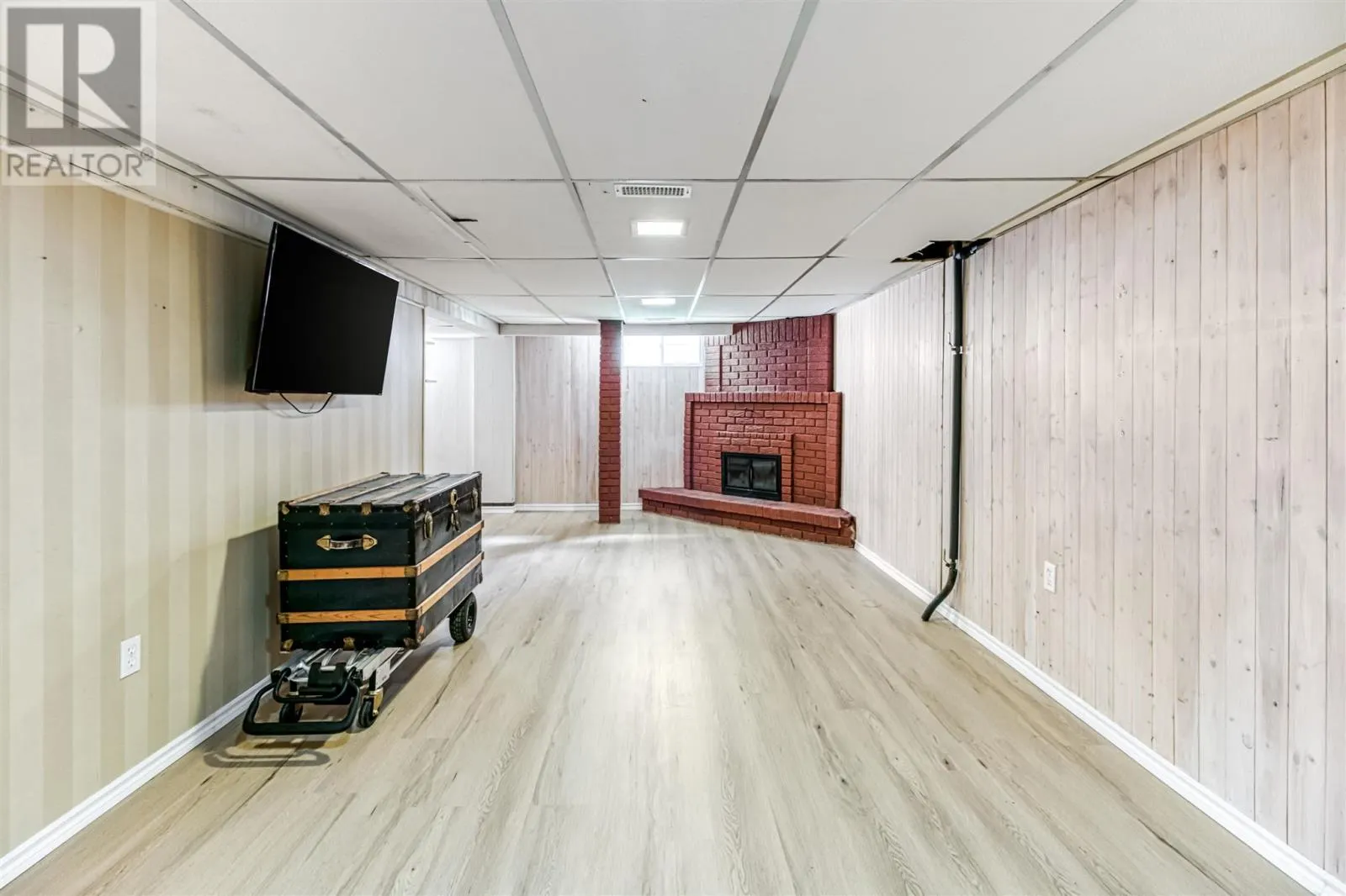 59 Hirshhorn AVE