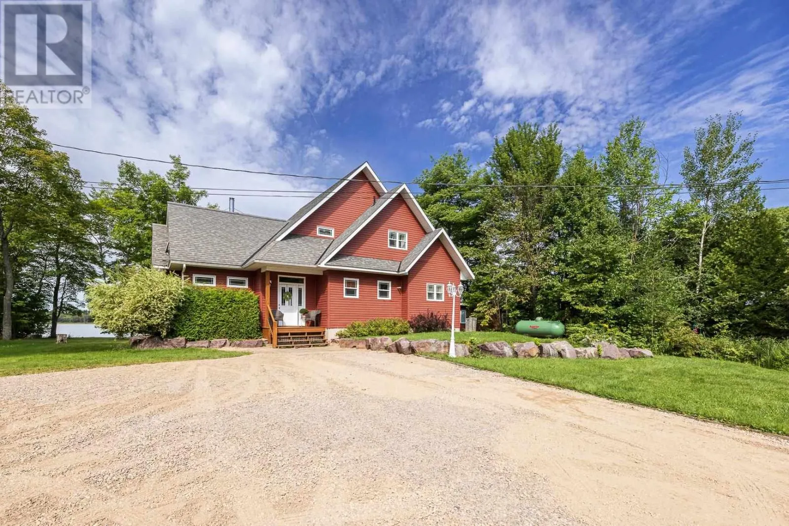 19 Finn's Bay RD S