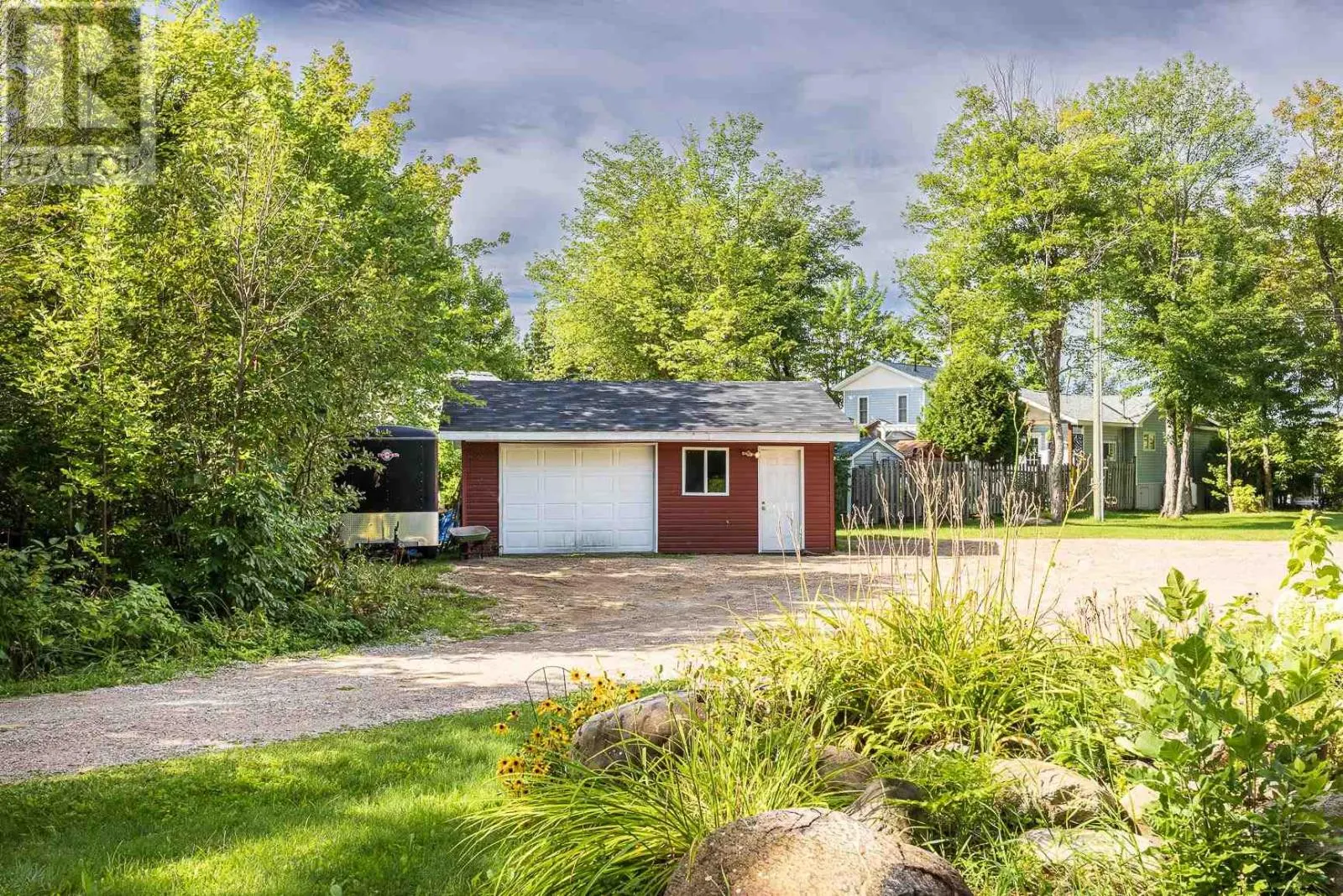 19 Finn's Bay RD S