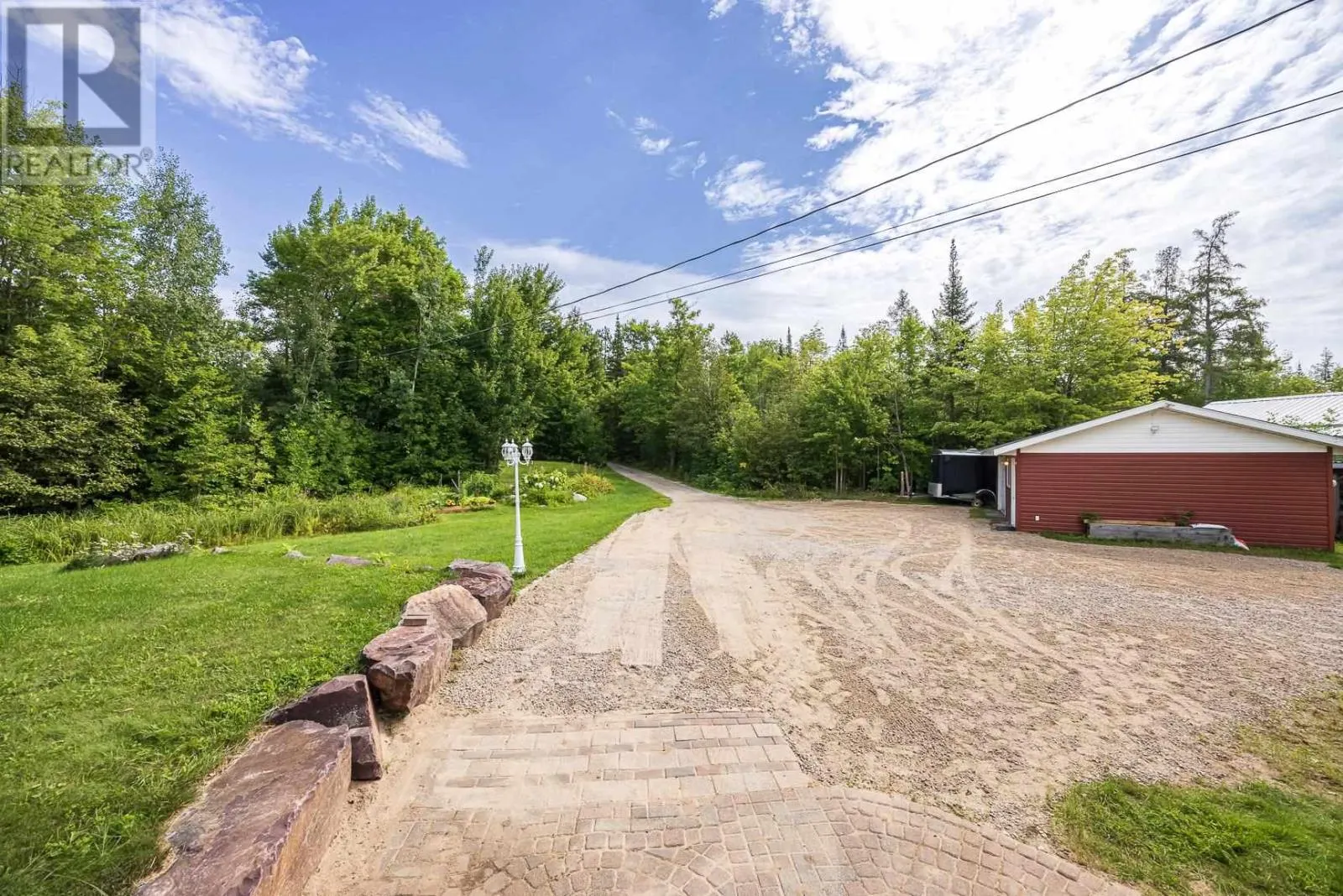 19 Finn's Bay RD S