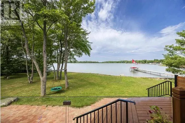 19 Finn's Bay RD S