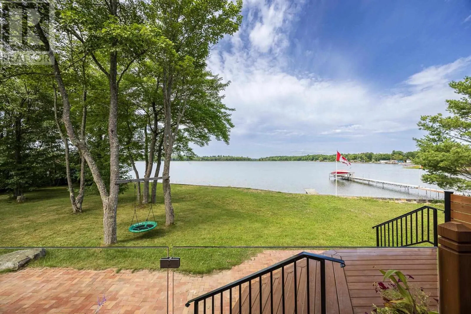 19 Finn's Bay RD S