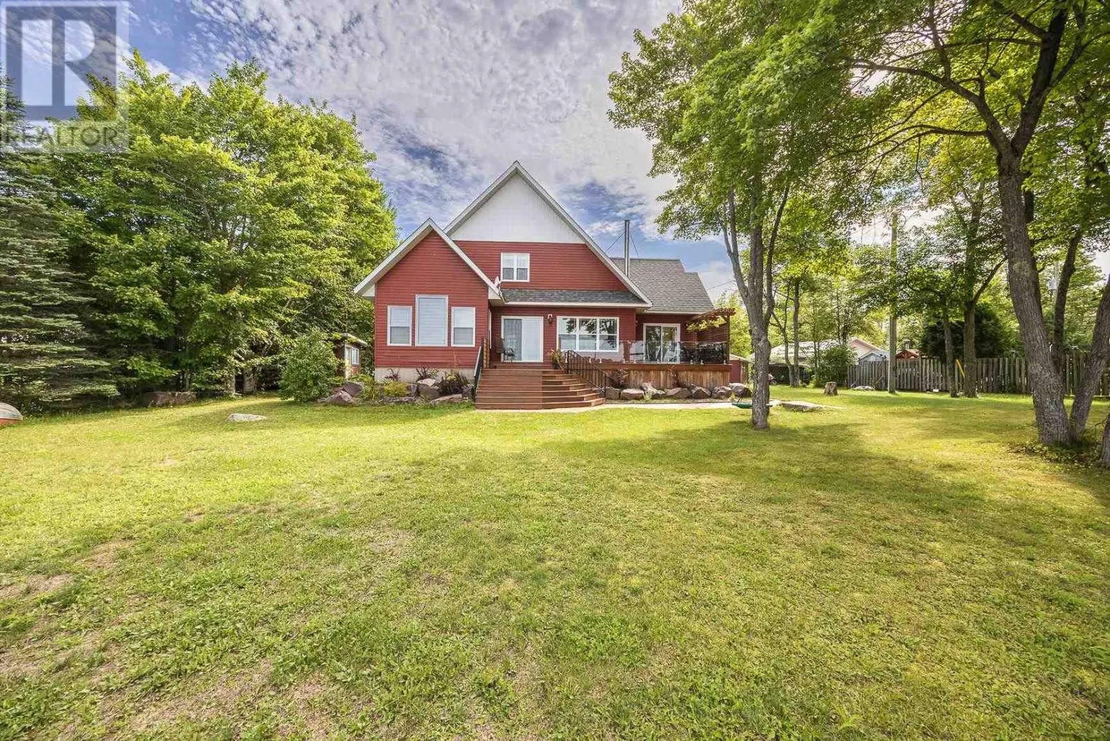 19 Finn's Bay RD S