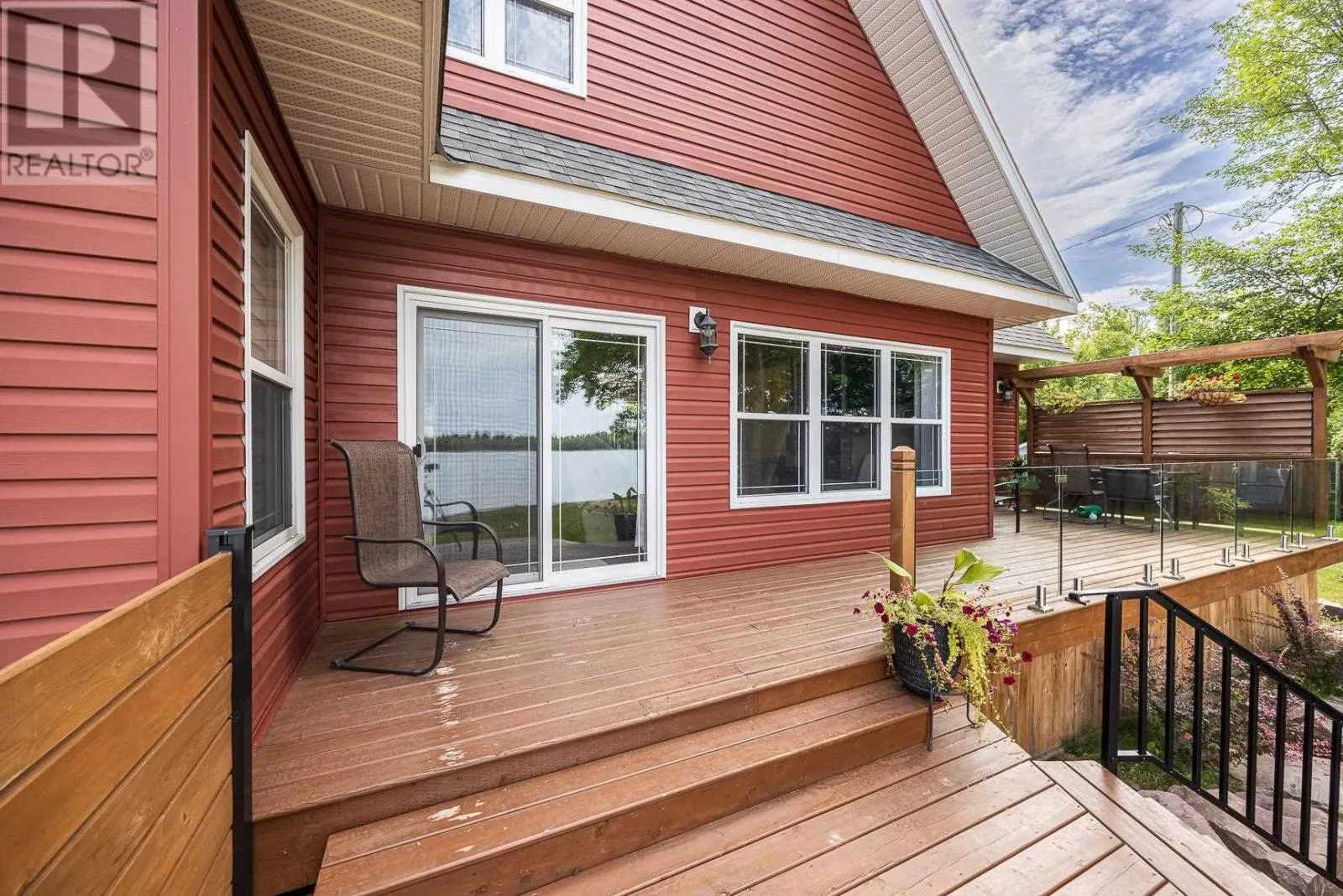 19 Finn's Bay RD S