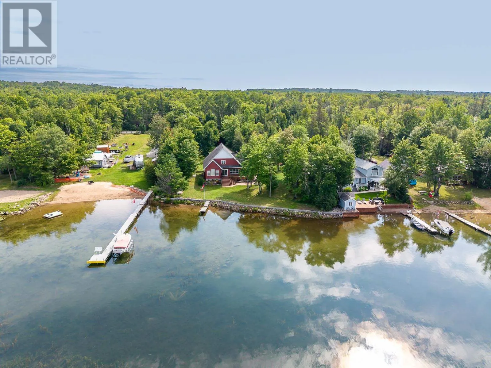 19 Finn's Bay RD S