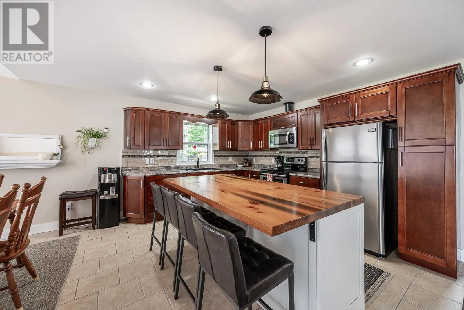 19 Finn's Bay RD S