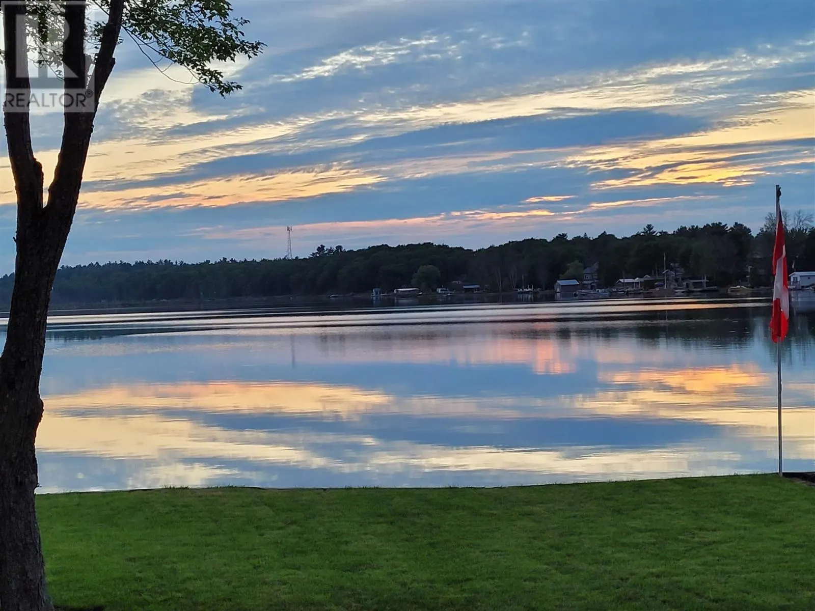 19 Finn's Bay RD S