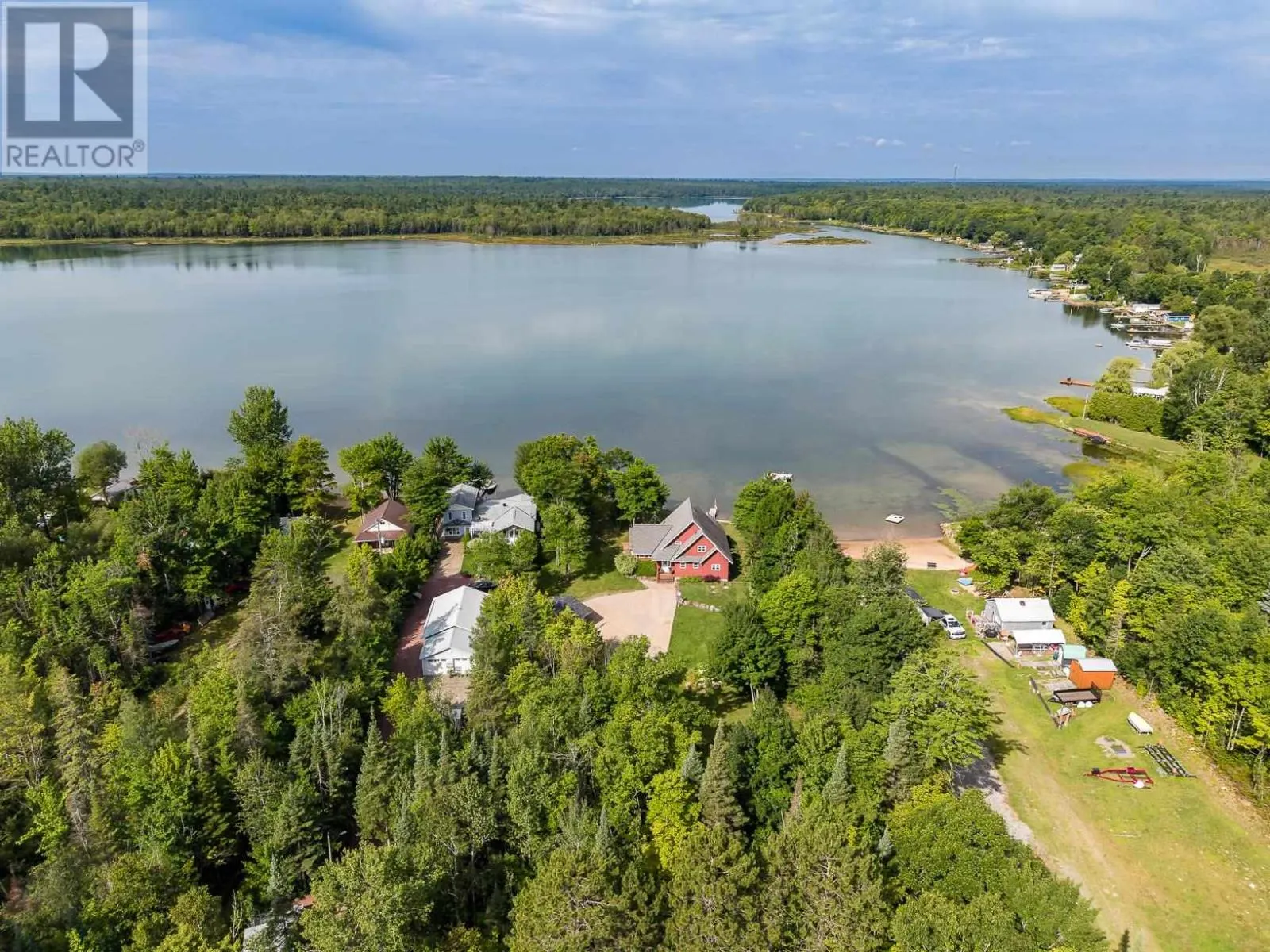 19 Finn's Bay RD S