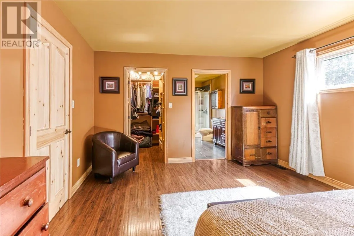 14 EVERGREEN LN