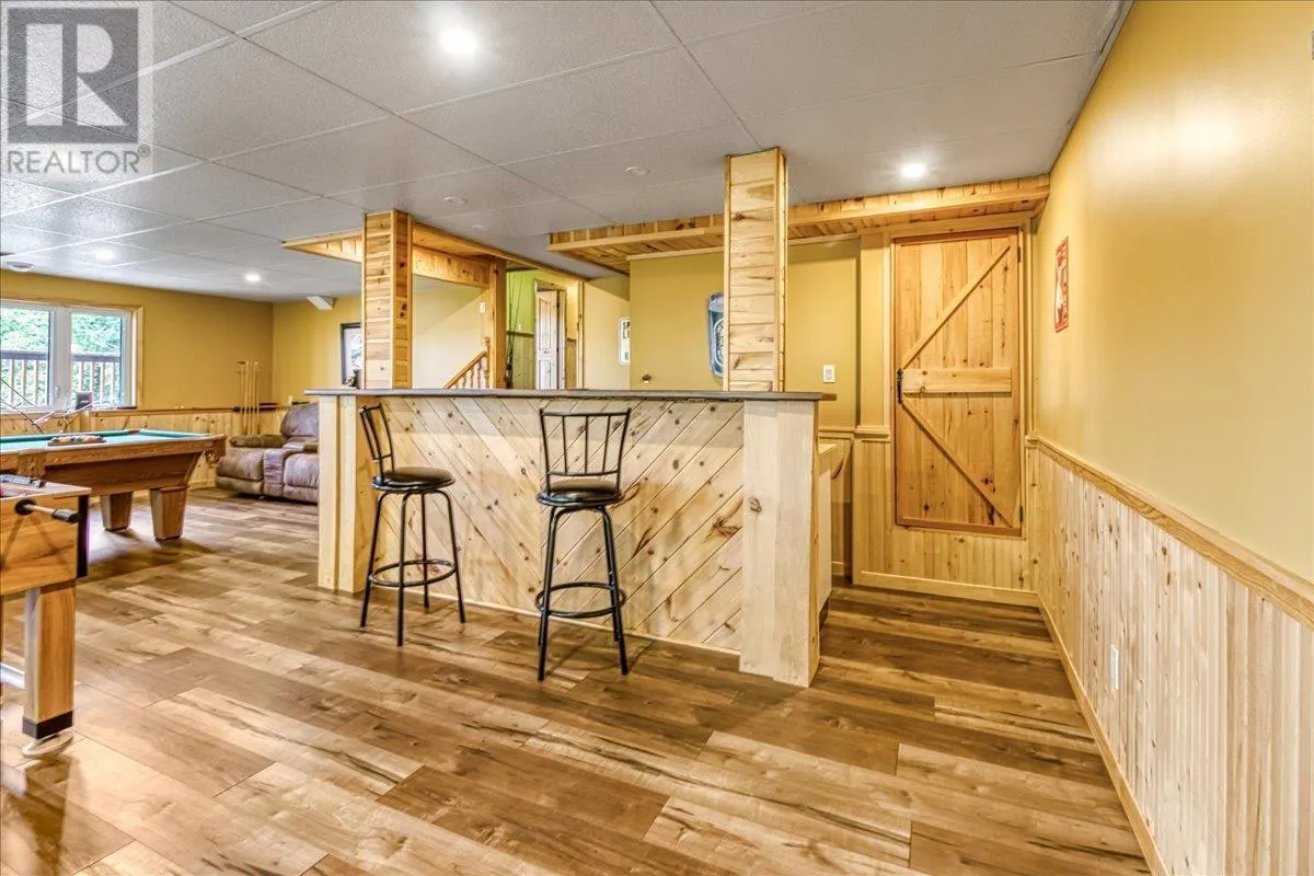14 EVERGREEN LN