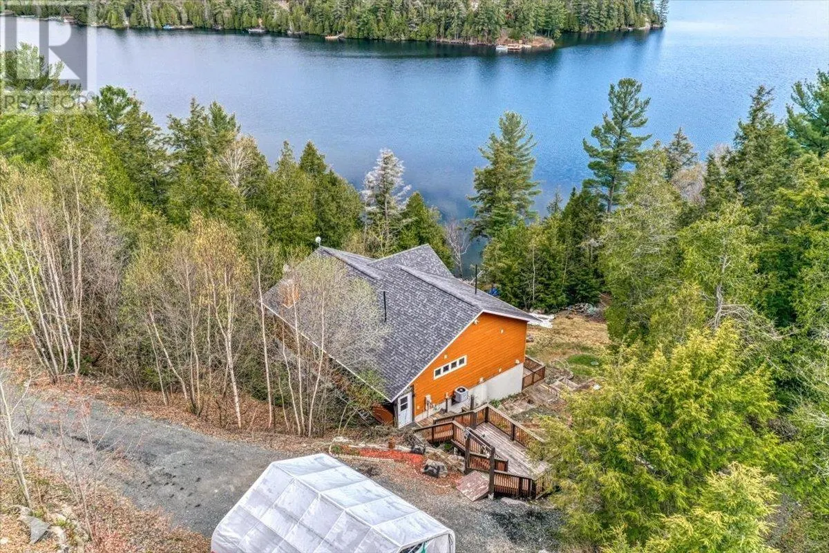 14 EVERGREEN LN
