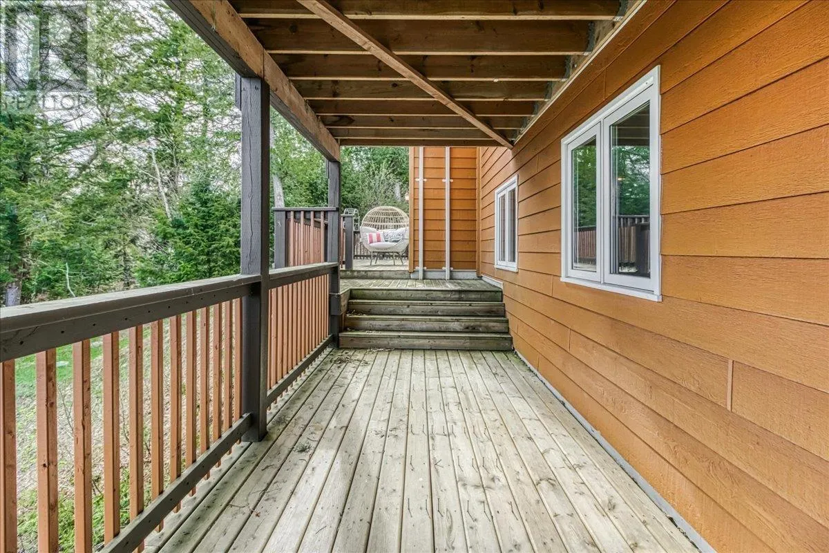 14 EVERGREEN LN