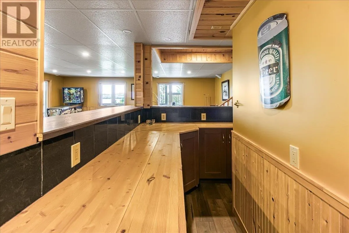 14 EVERGREEN LN
