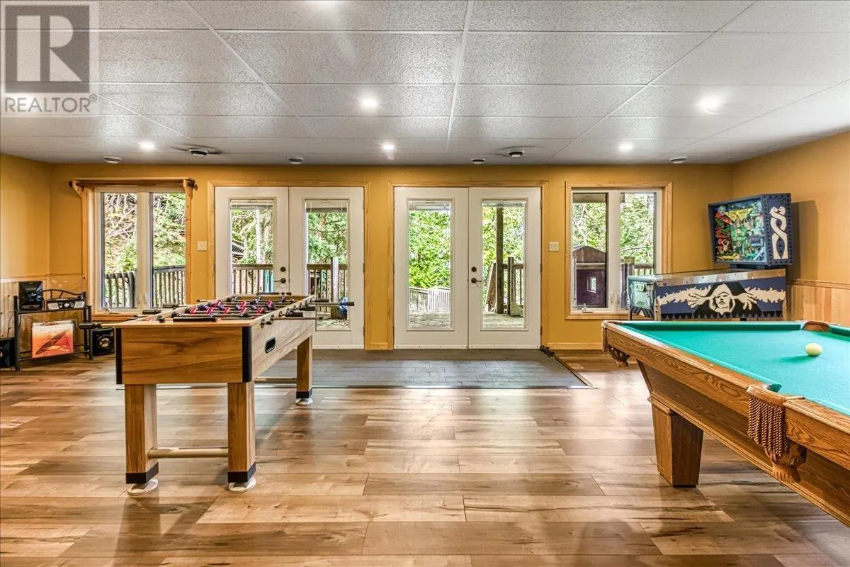14 EVERGREEN LN