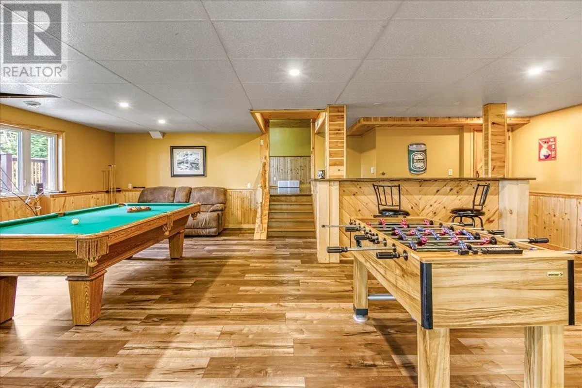 14 EVERGREEN LN