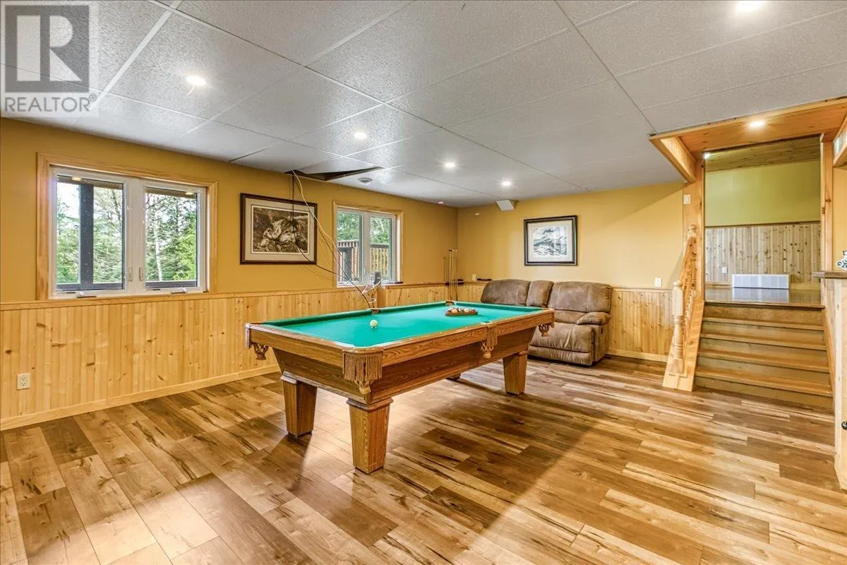 14 EVERGREEN LN