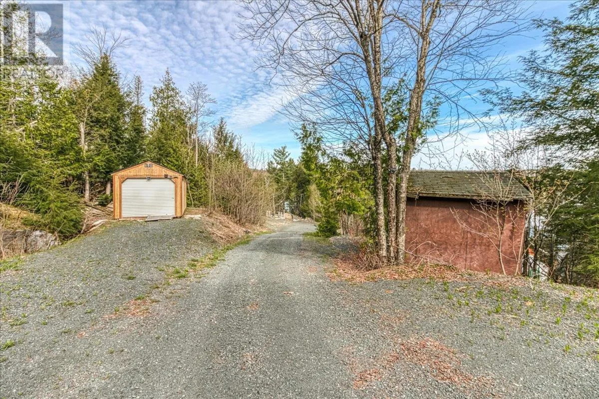 14 EVERGREEN LN