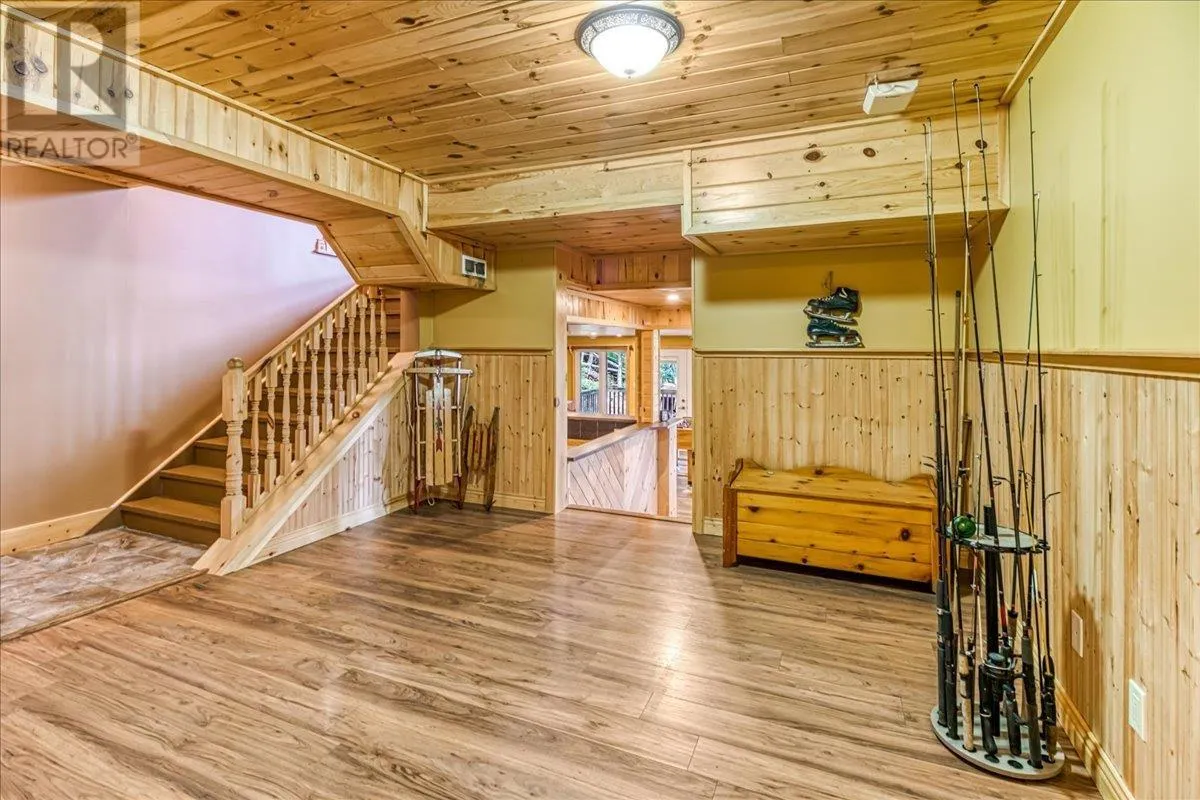 14 EVERGREEN LN