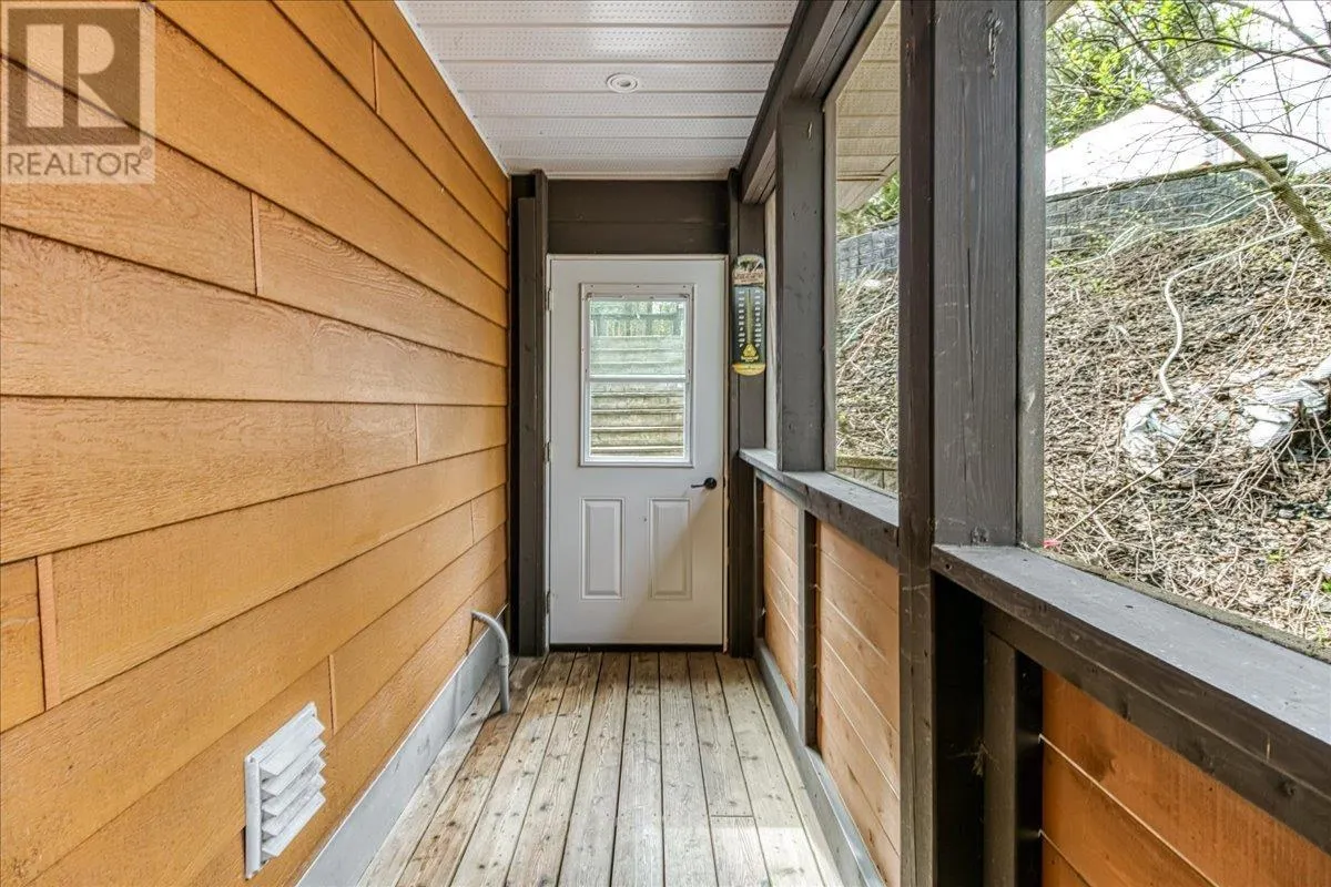 14 EVERGREEN LN