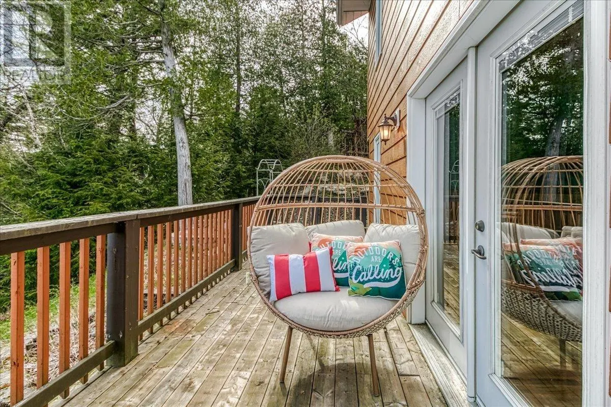 14 EVERGREEN LN