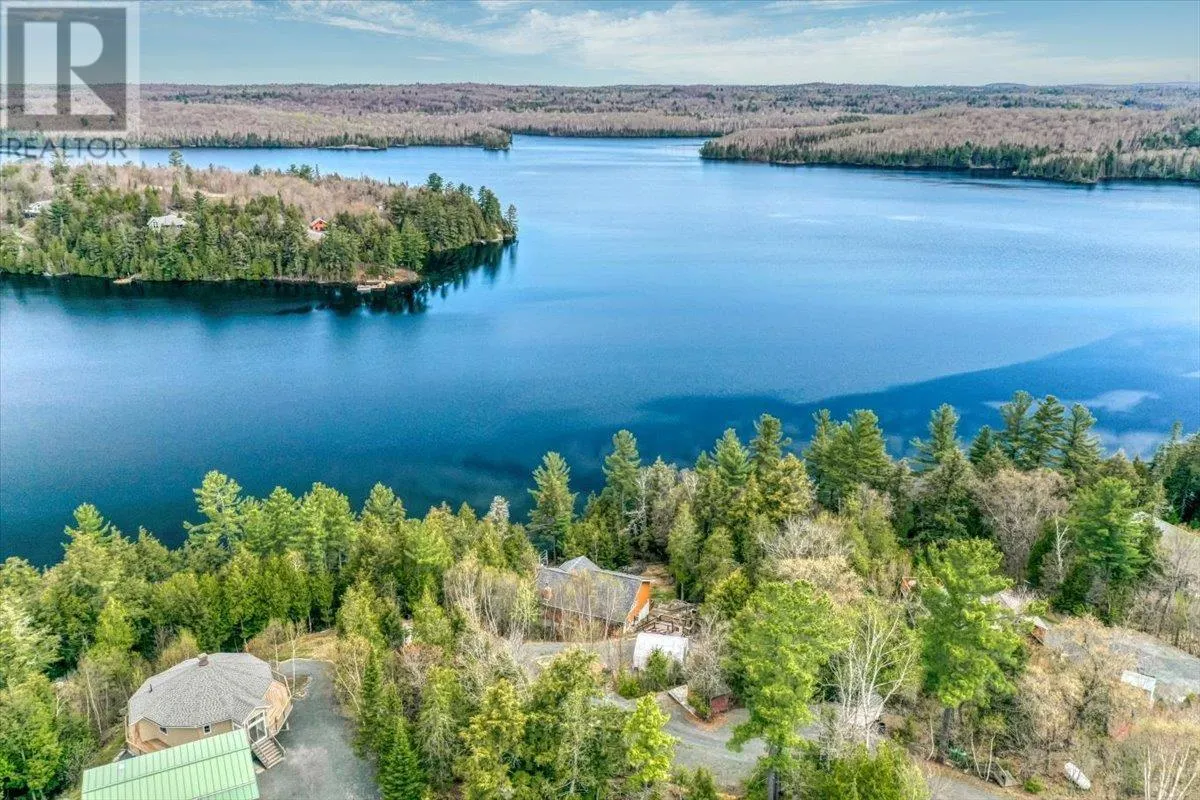 14 EVERGREEN LN